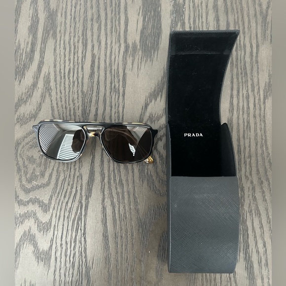 Men’s Authentic Prada Sunglasses - Picture 4 of 11